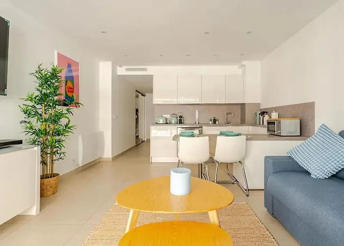 Magnifique 2 Pieces Avec Balcon Proche Martinez Et Croisette